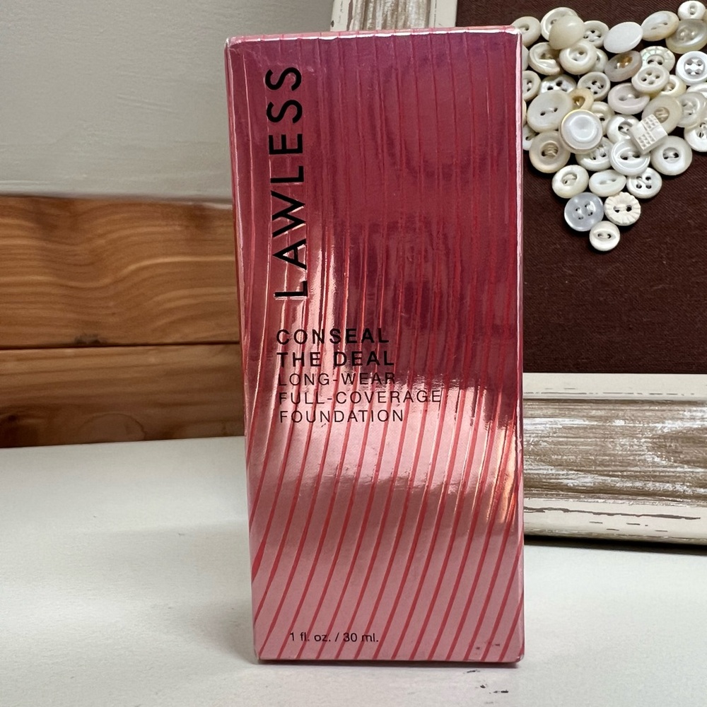 LAWLESS Long Wear Foundation in Sandlewood light Med